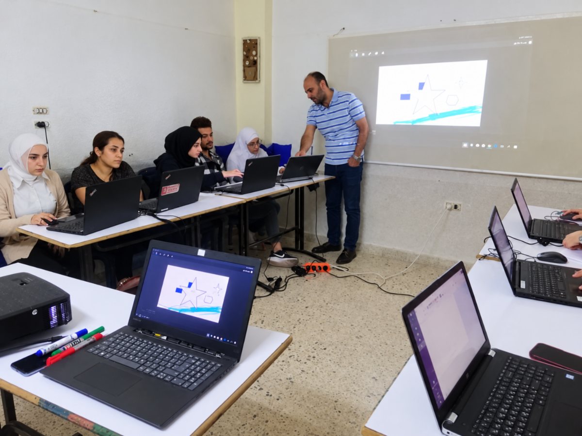 Atelier informatique chez Almwadafa.
